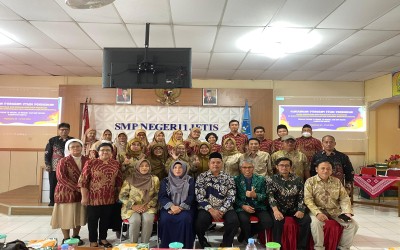 KUNJUNGAN STUDI PENDIDIKAN DARI DINAS PENDIDIKAN DAN KEBUDAYAAN KOTA PASURUAN KE SMP NEGERI 1 JETIS BANTUL